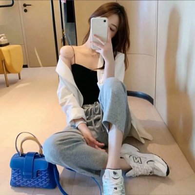 铁窗艳侣
